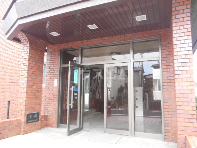 26/30 エントランス