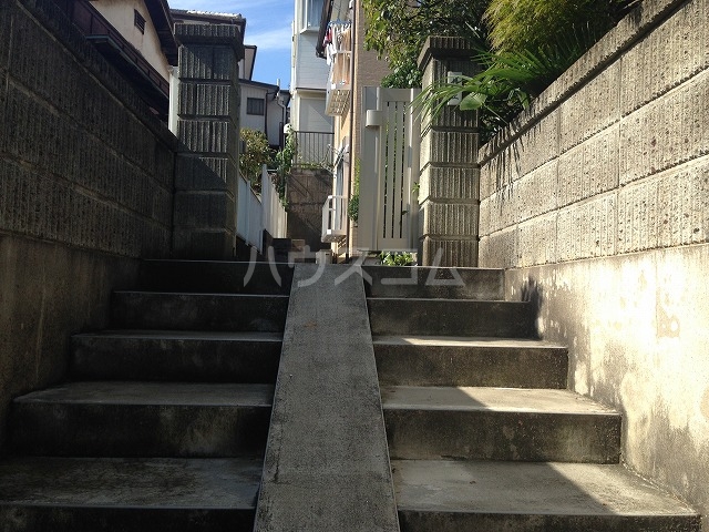 23/28 エントランス