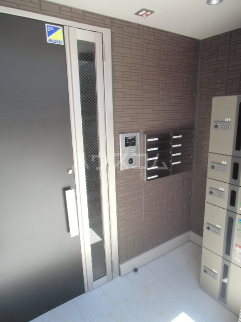 20/26 エントランス