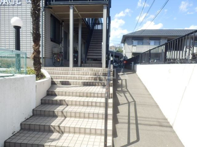 19/27 エントランス