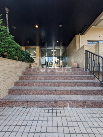 22/30 エントランス