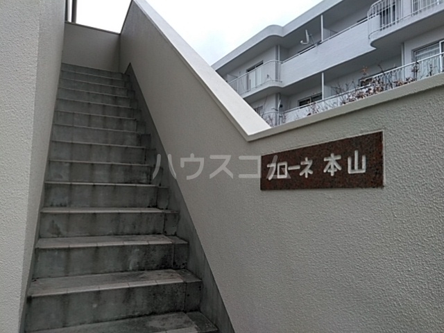 23/30 エントランス