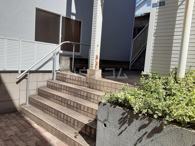 21/23 エントランス