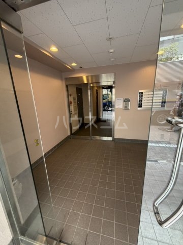 25/30 エントランス