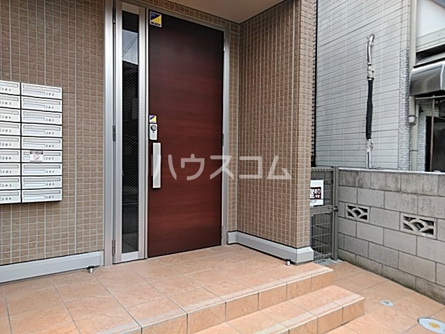 16/19 エントランス