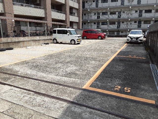 22/28 駐車場