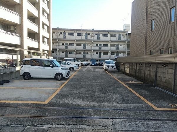 21/27 駐車場