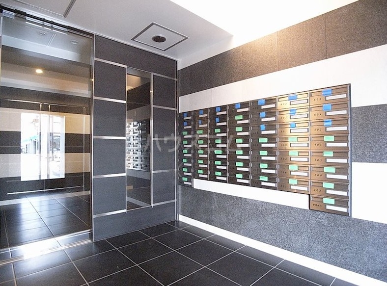 14/25 エントランス