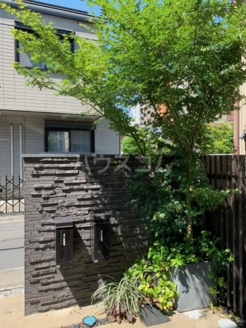 22/25 エントランス