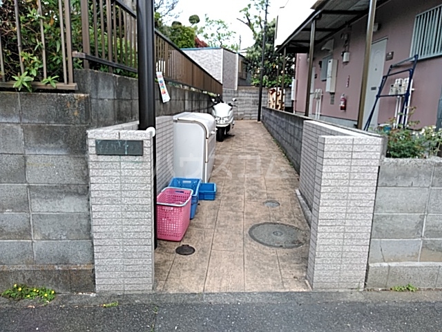 22/27 エントランス
