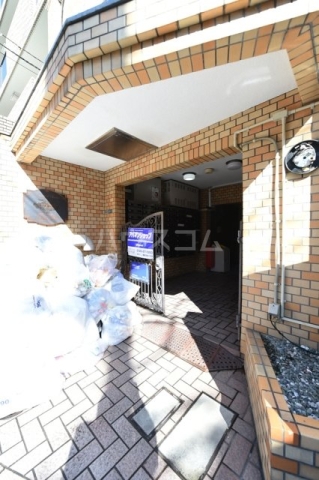 21/30 エントランス