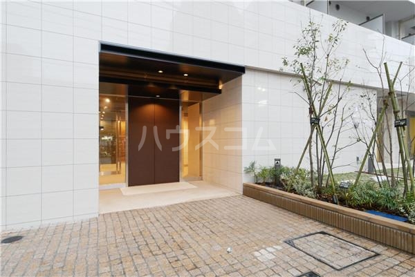 27/30 エントランス