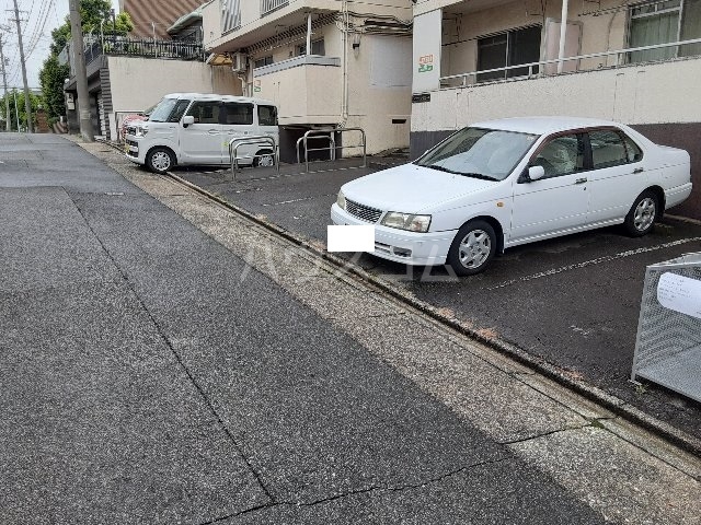 16/25 駐車場