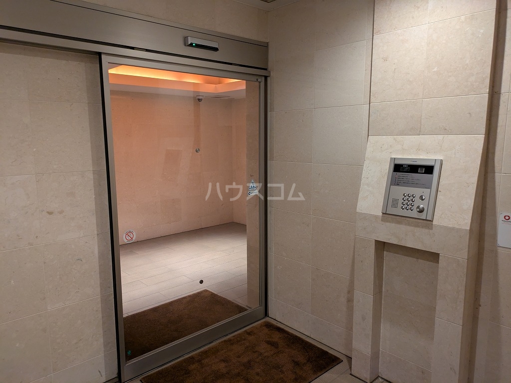 24/25 エントランス