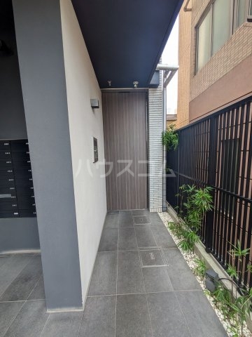 24/30 エントランス