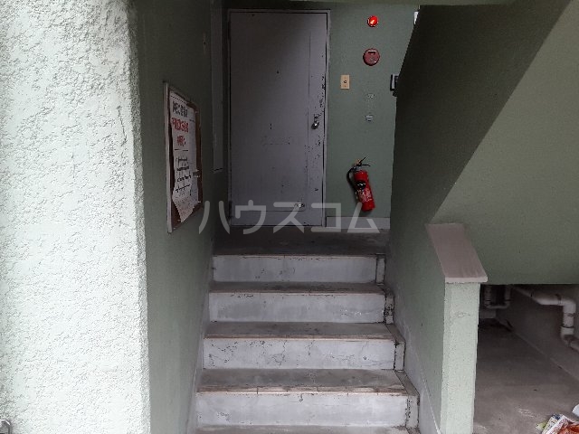 23/30 エントランス