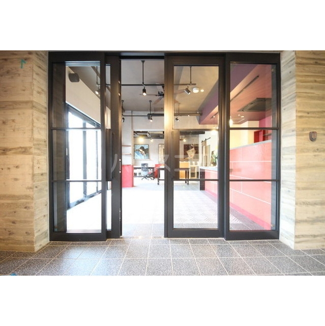 23/30 エントランス