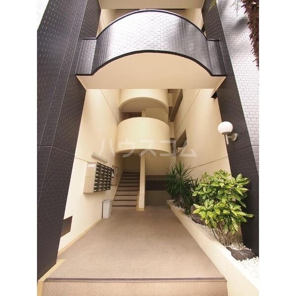 14/23 エントランス