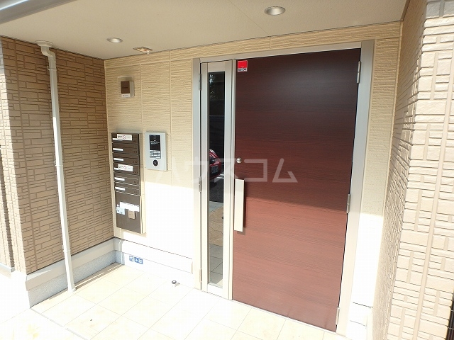 22/26 エントランス