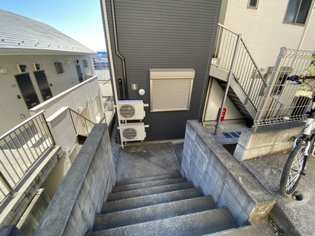 22/25 エントランス