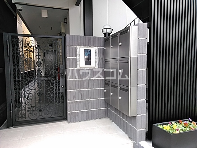 18/26 エントランス