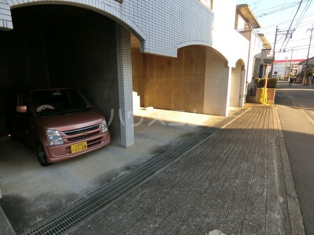 28/30 駐車場