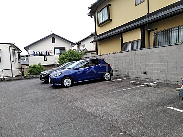 27/30 駐車場
