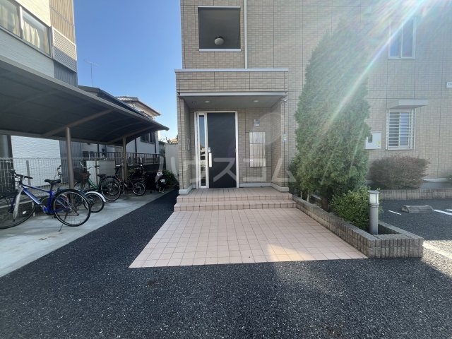 28/30 エントランス