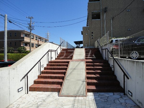 22/30 エントランス