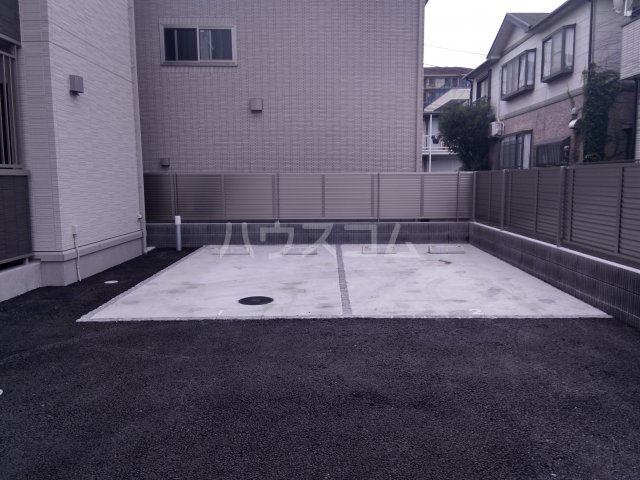 27/30 駐車場