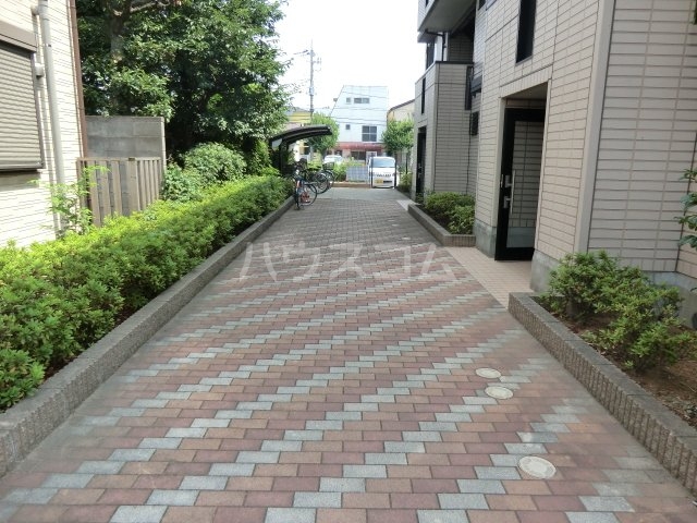 21/30 エントランス