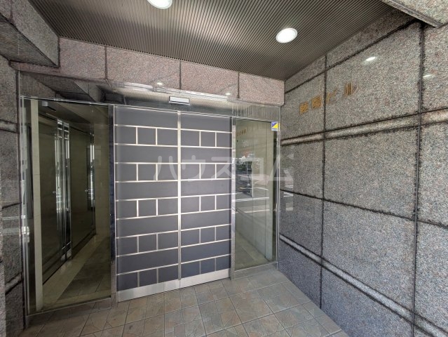 26/30 エントランス