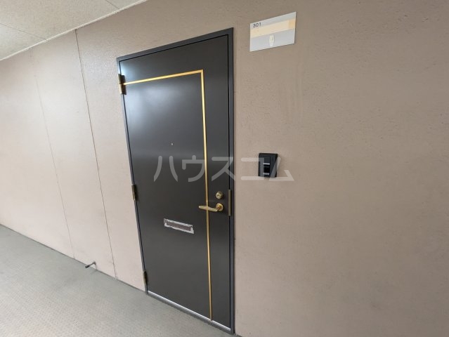 28/30 エントランス