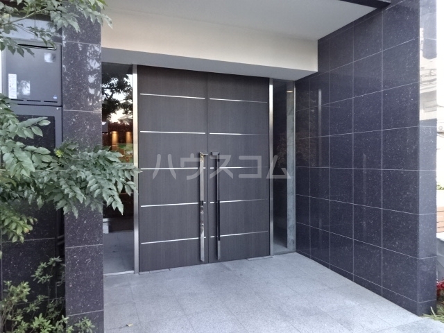 21/30 エントランス