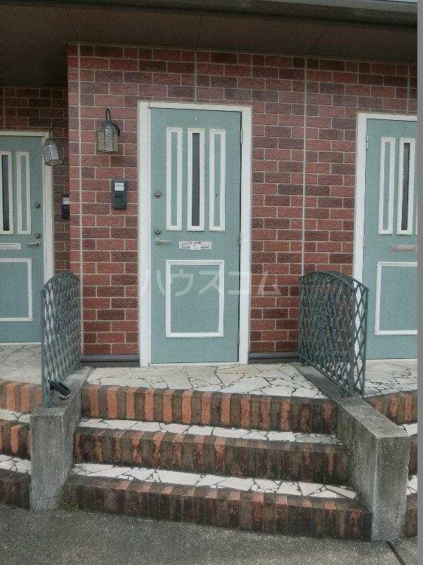 18/23 エントランス