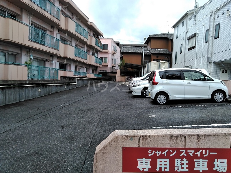 18/25 駐車場
