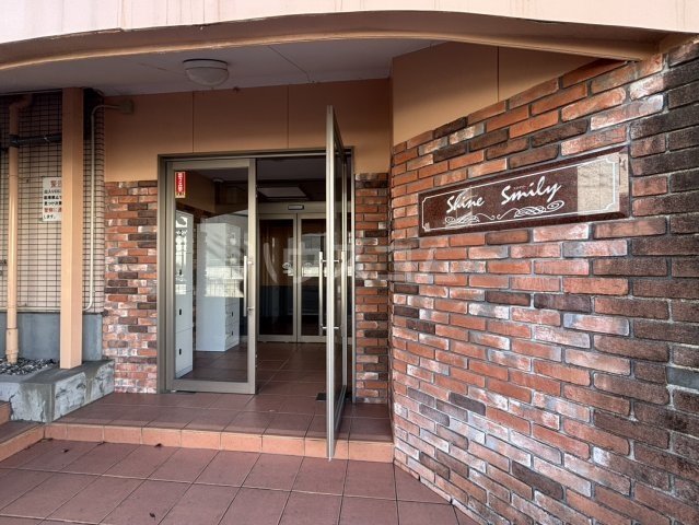 23/30 エントランス