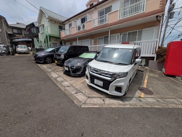 27/30 駐車場