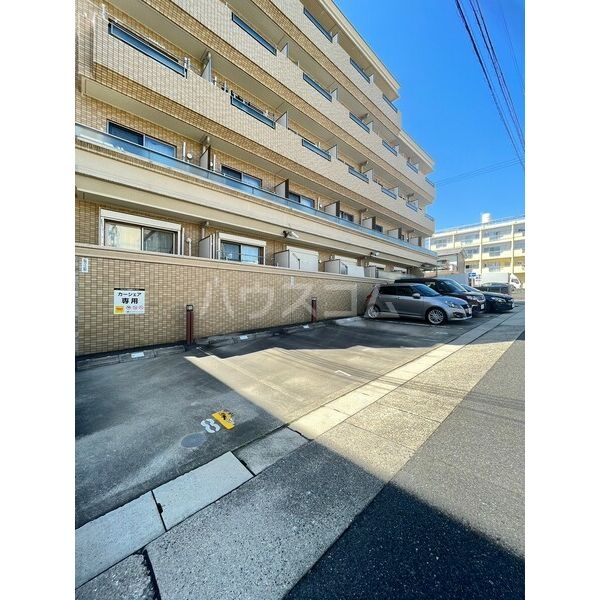 22/30 駐車場