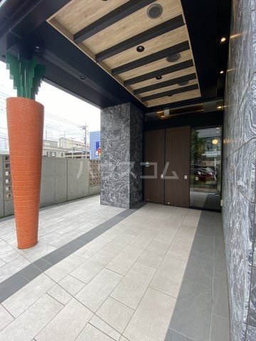 28/30 エントランス