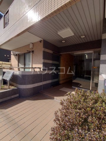 24/28 エントランス