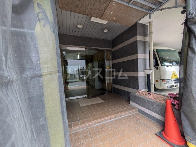 28/30 エントランス