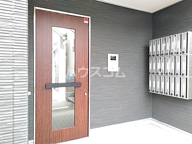 16/21 エントランス