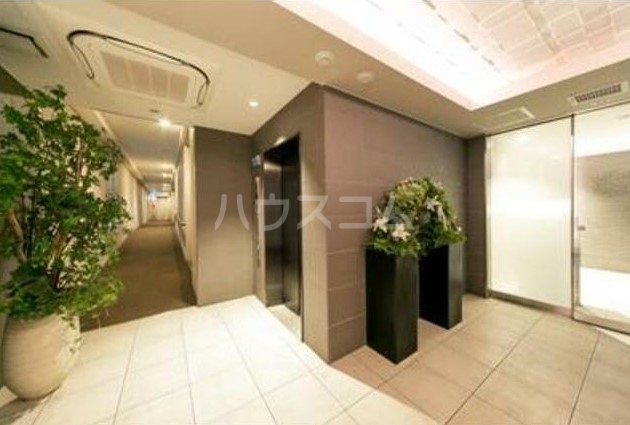 19/27 エントランス