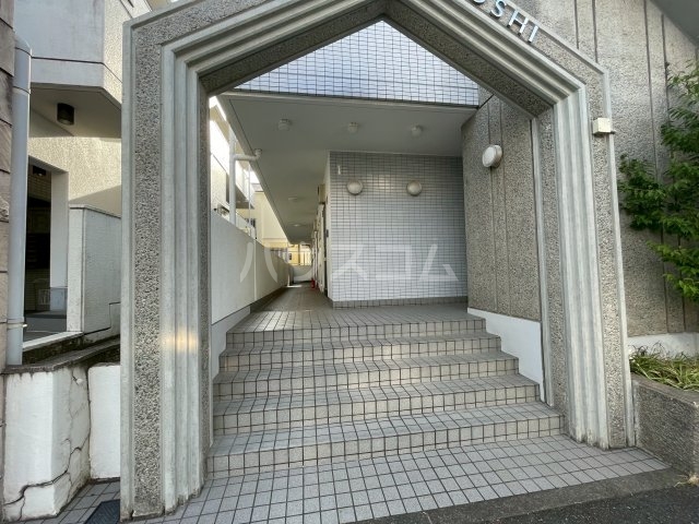 21/25 エントランス