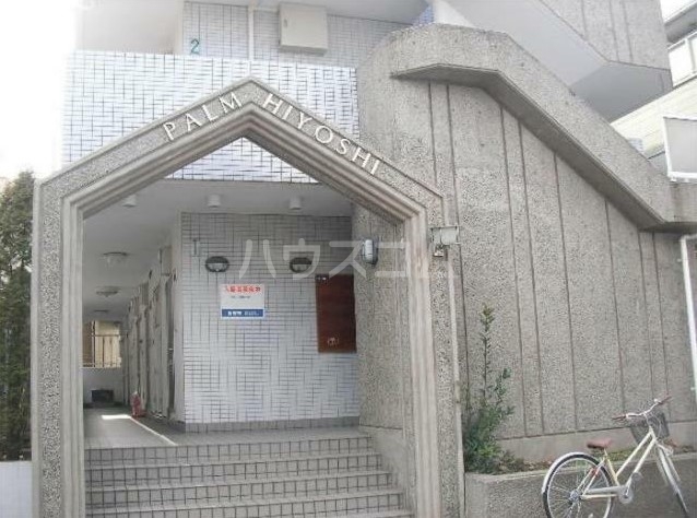 16/20 エントランス