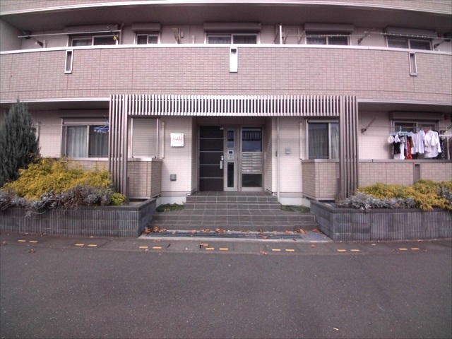 21/30 エントランス