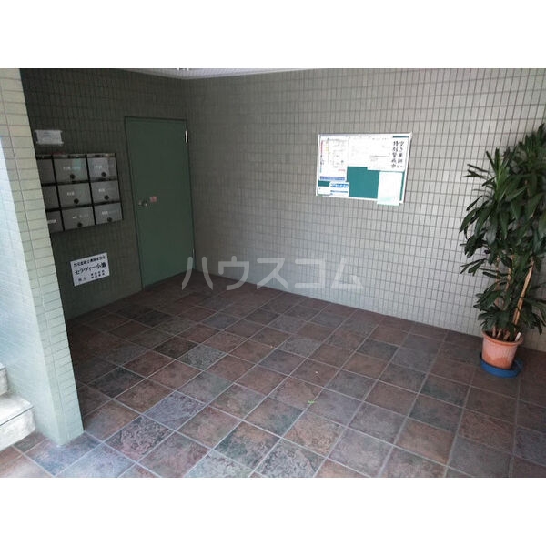 18/29 エントランス