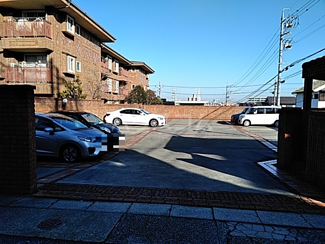 22/28 駐車場