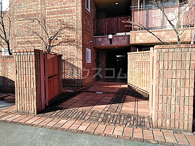 21/28 エントランス